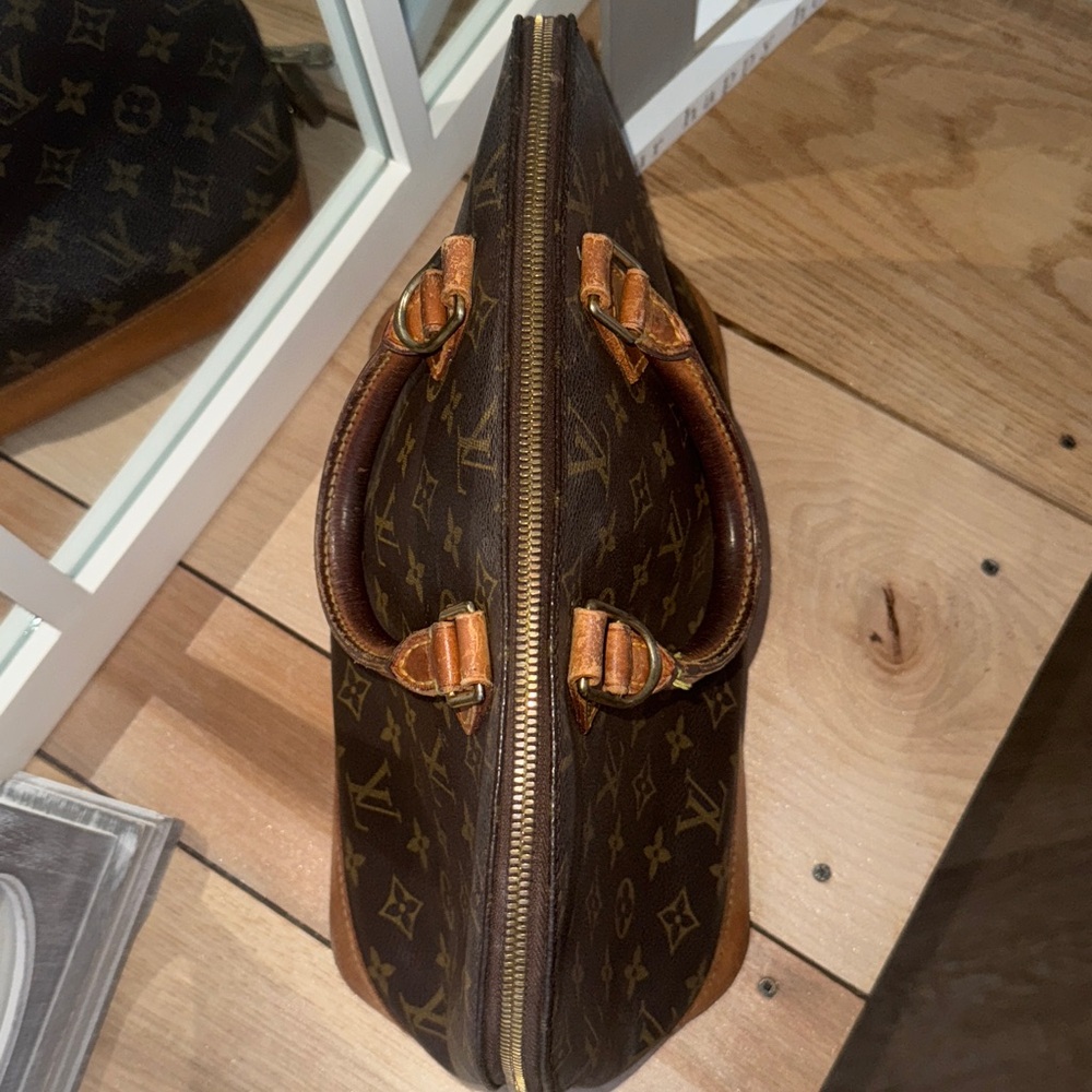 Authentic Louis Vuitton Vintage Alma LV Brown Tan Monogram - Picture 5 of 17